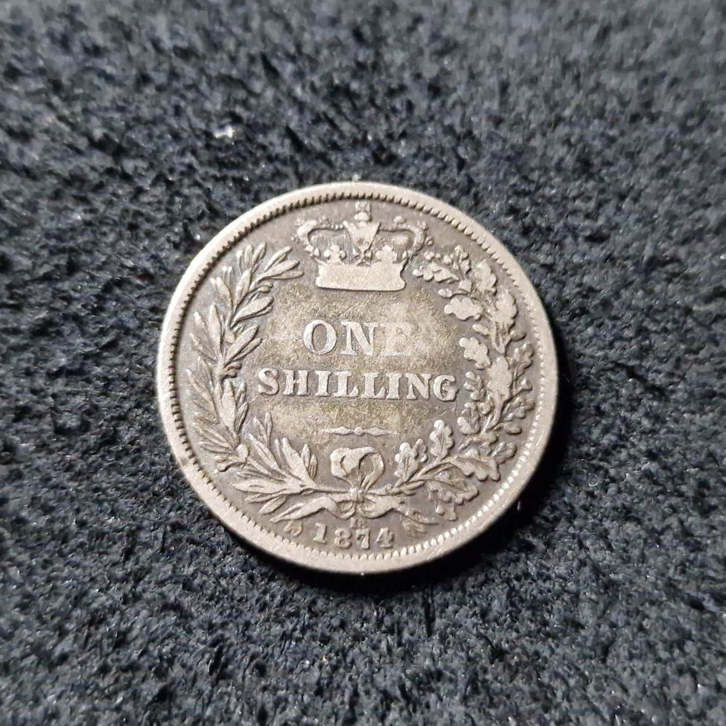 Queen Victoria - 1874 One Shilling ( die no. 18 )